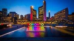 Toronto hotels near Nathan Phillips Square