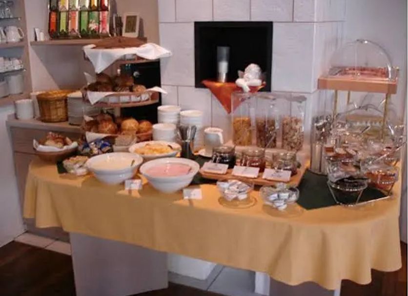 Buffet Photo