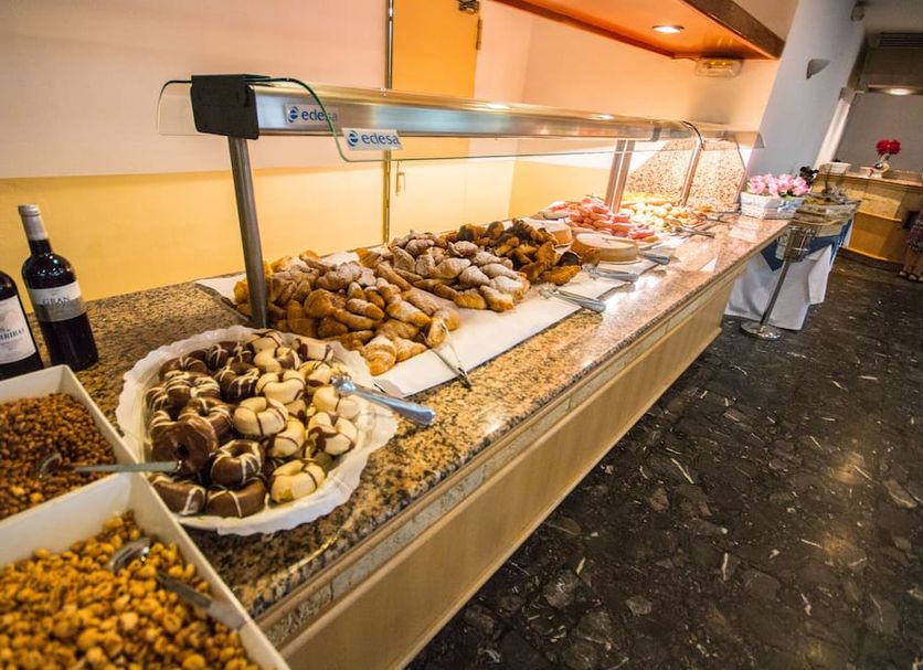 Buffet Photo