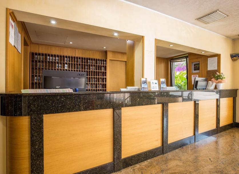 Front desk Photo