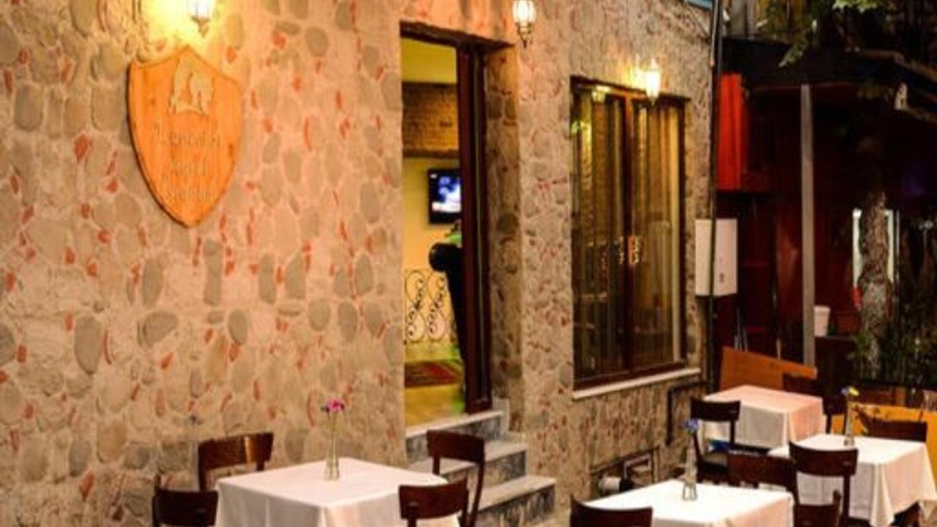 Lancelot Hotel