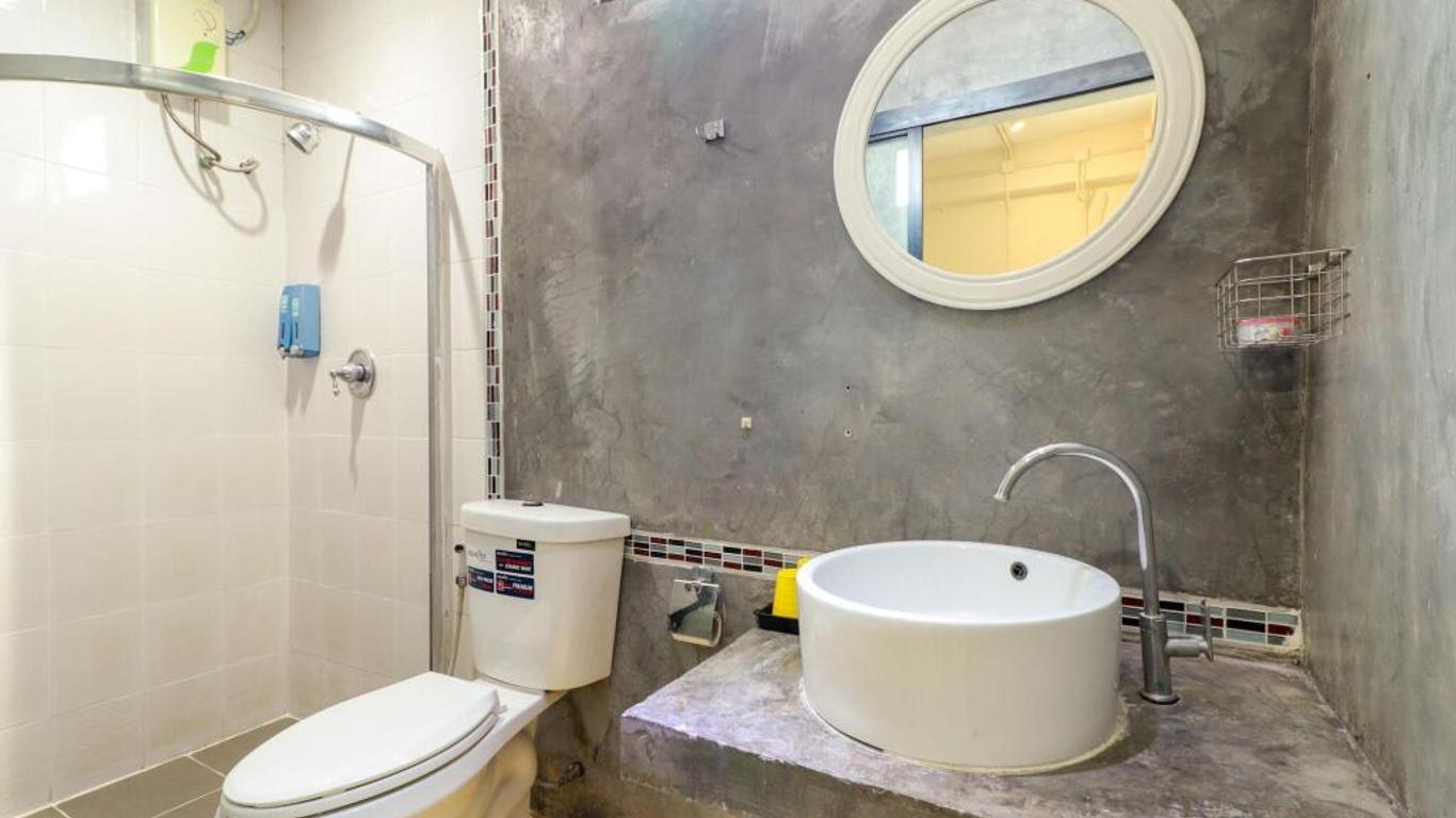 OYO 412 7 Days Hotel
