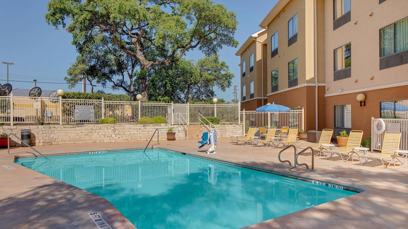 Fairfield Inn & Suites by Marriott San Antonio SeaWorld/Westover Hills