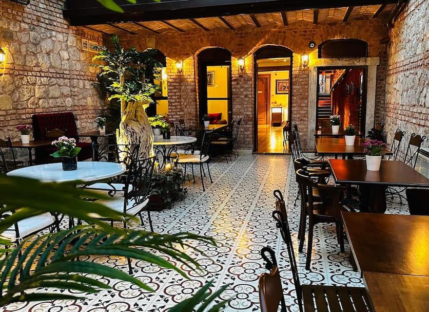 Restaurant Photo