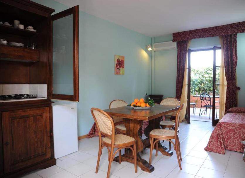Dining room Photo