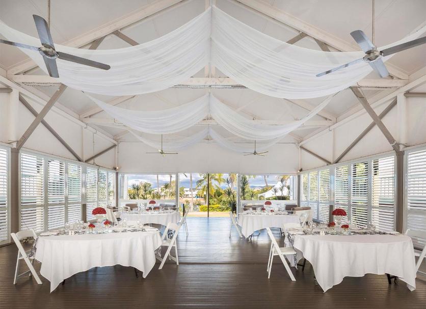 Banquet hall Photo