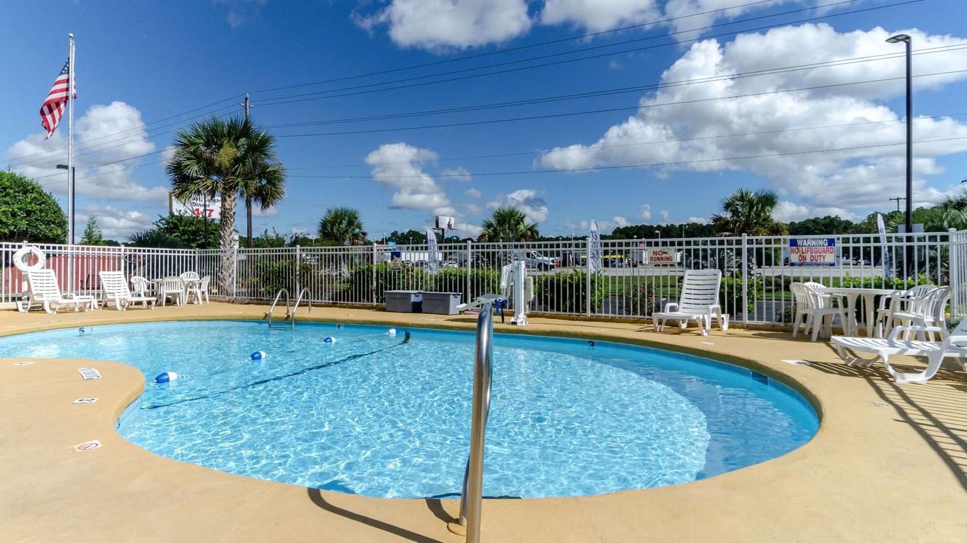 Rodeway Inn and Suites Jacksonville near Camp Lejeune