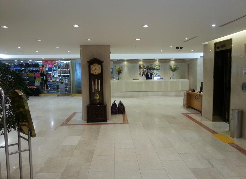 Front desk Photo