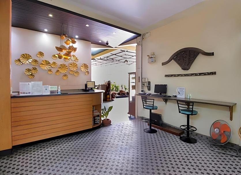 Front desk Photo