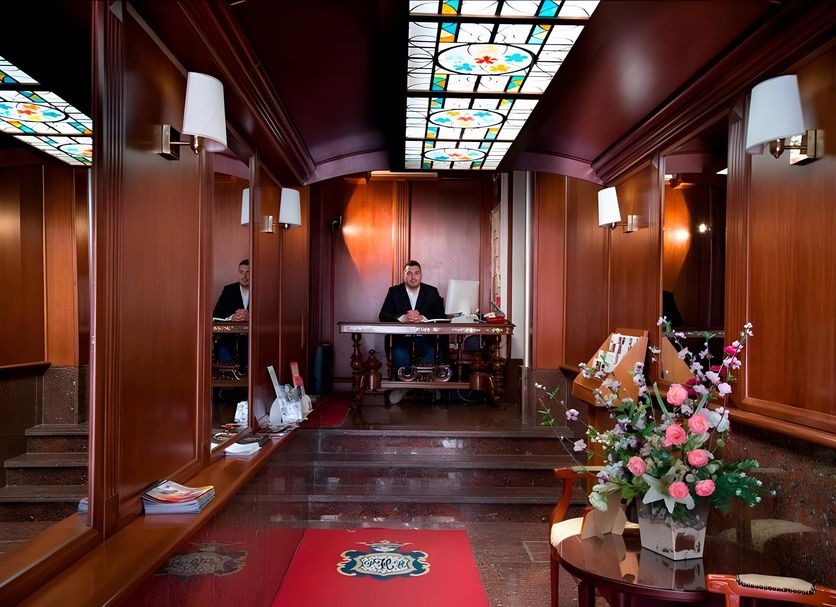 Front desk Photo