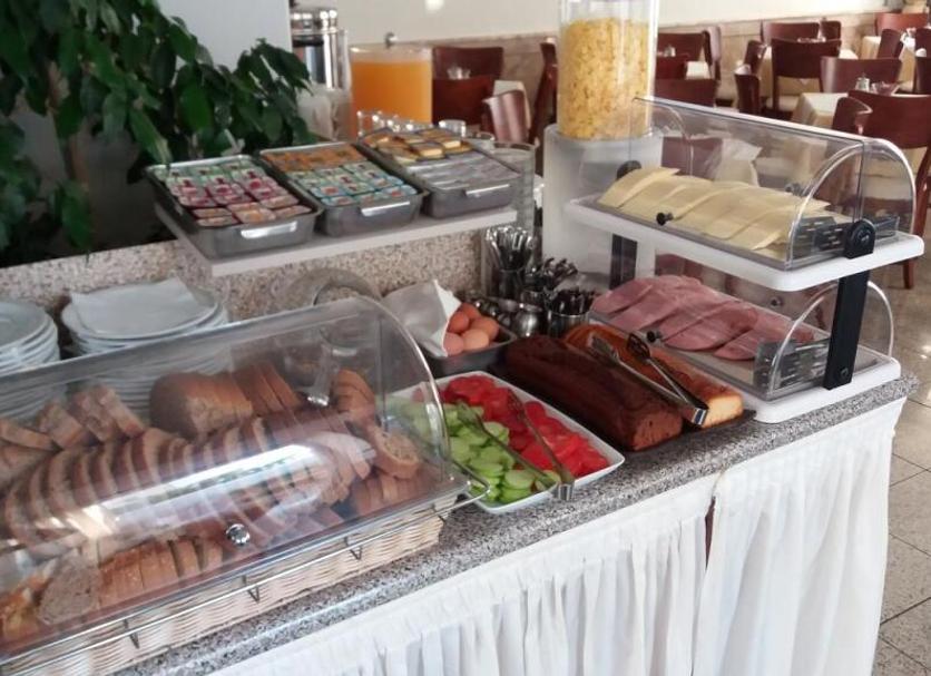 Buffet Photo