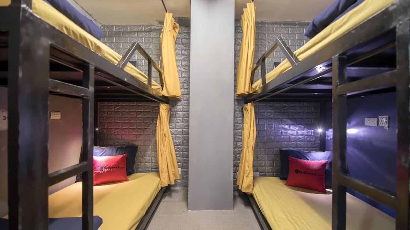 RedDoorz Hostel @ Signature Inn