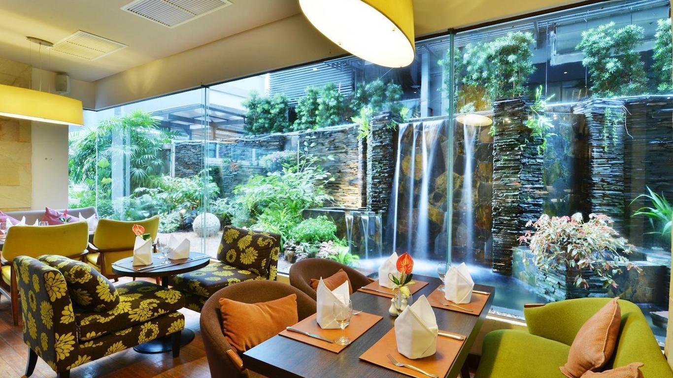 St James Hotel