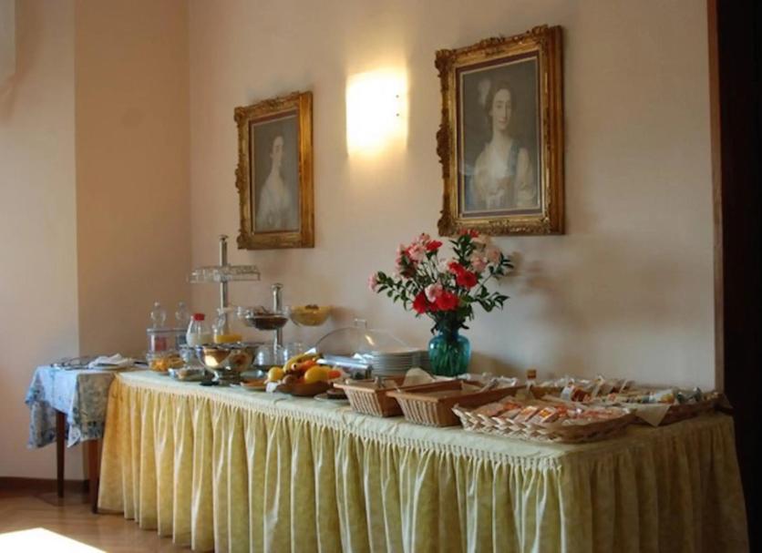 Buffet Photo