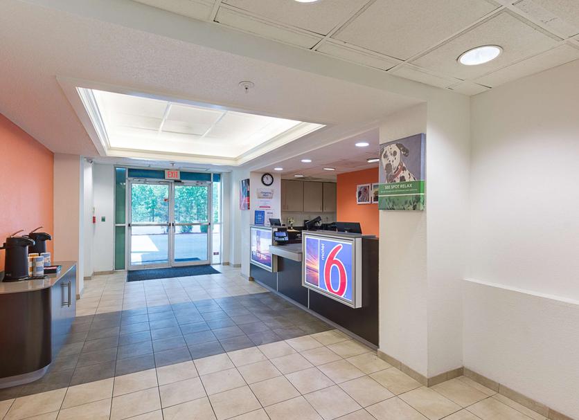Front desk Photo