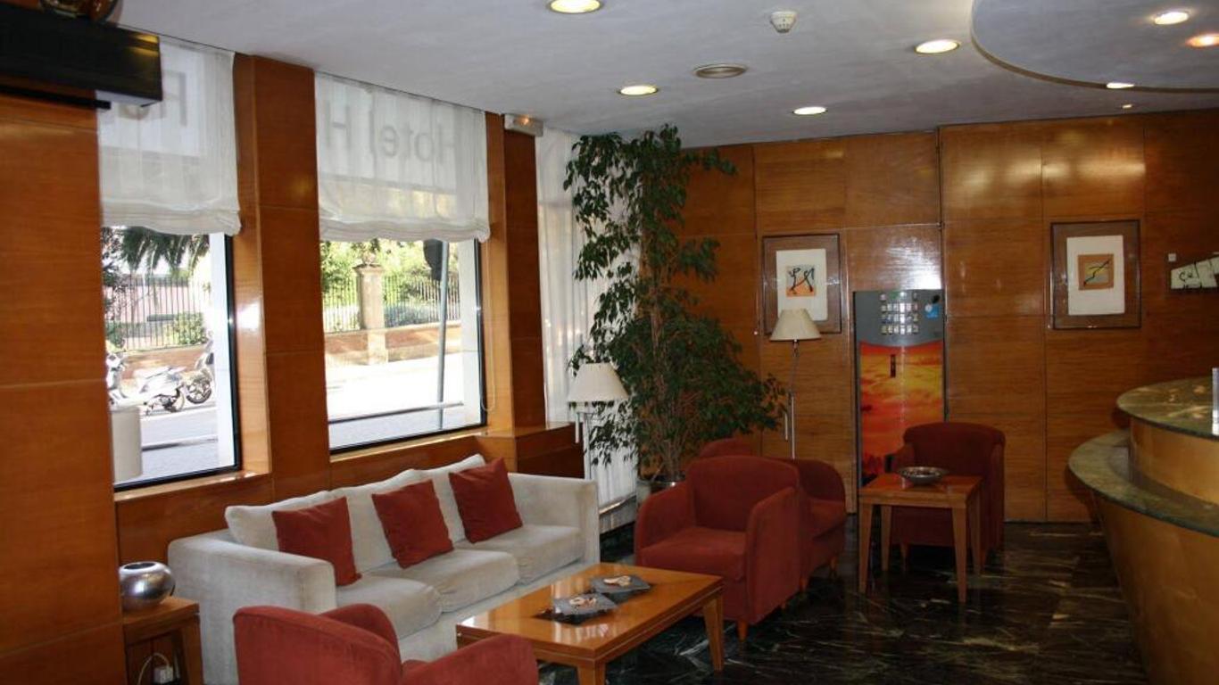 Ginosi Pedralbes Hotel