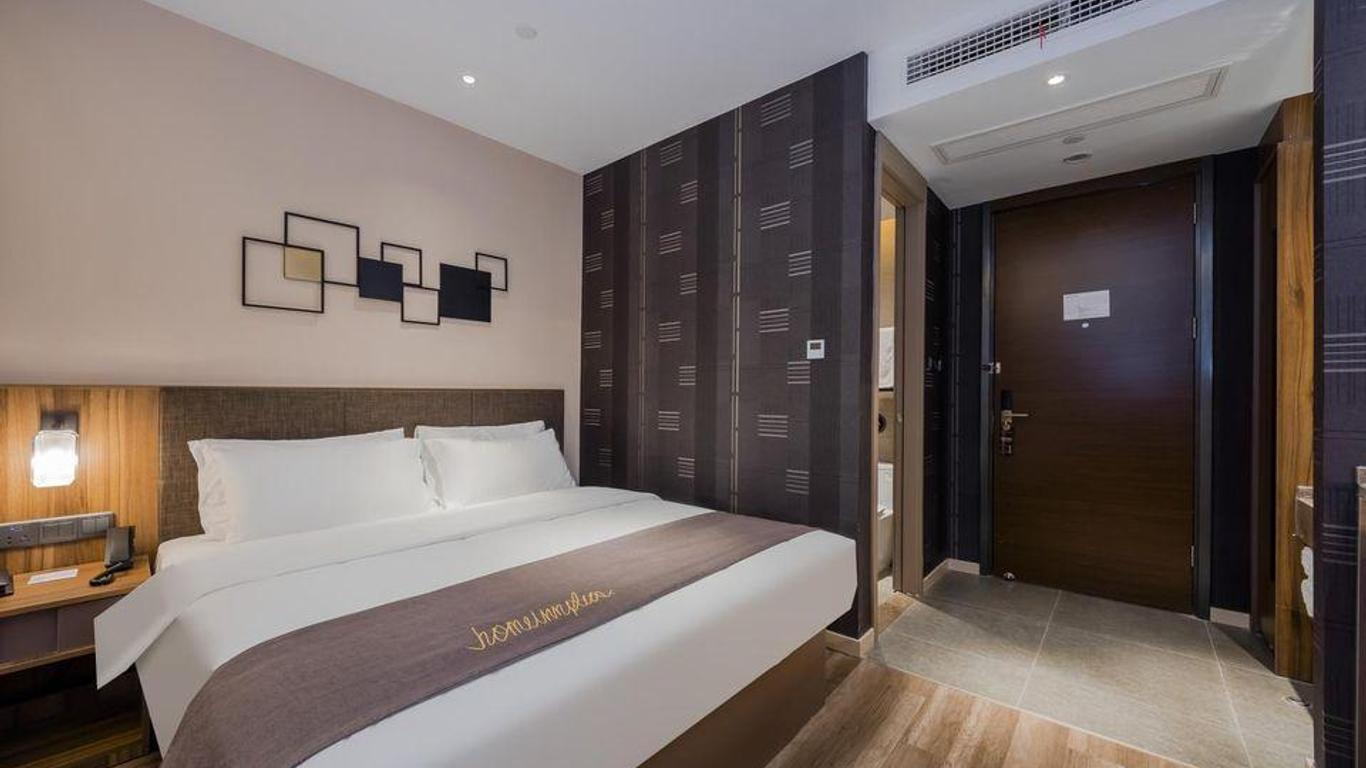 Home Inn Plus Shanghai Railway Staion Yanchang Road Metro Station