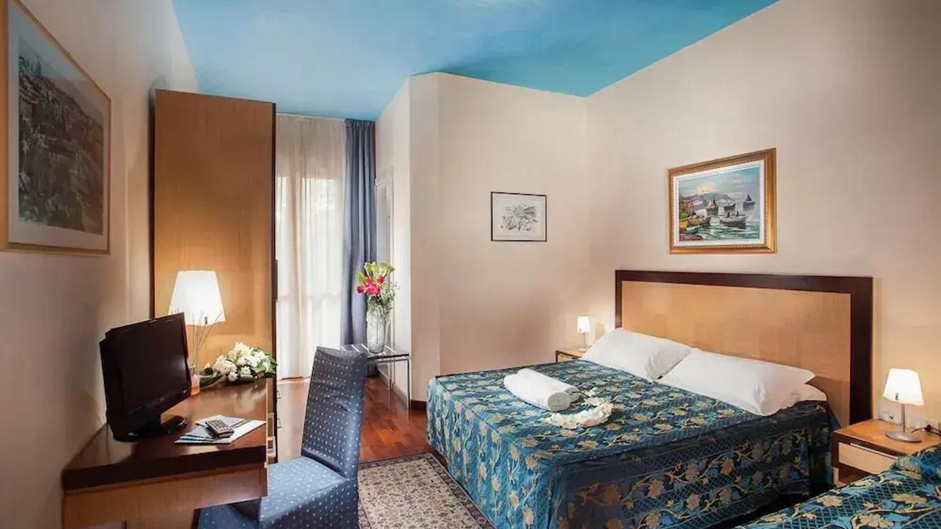 Aris Hotel