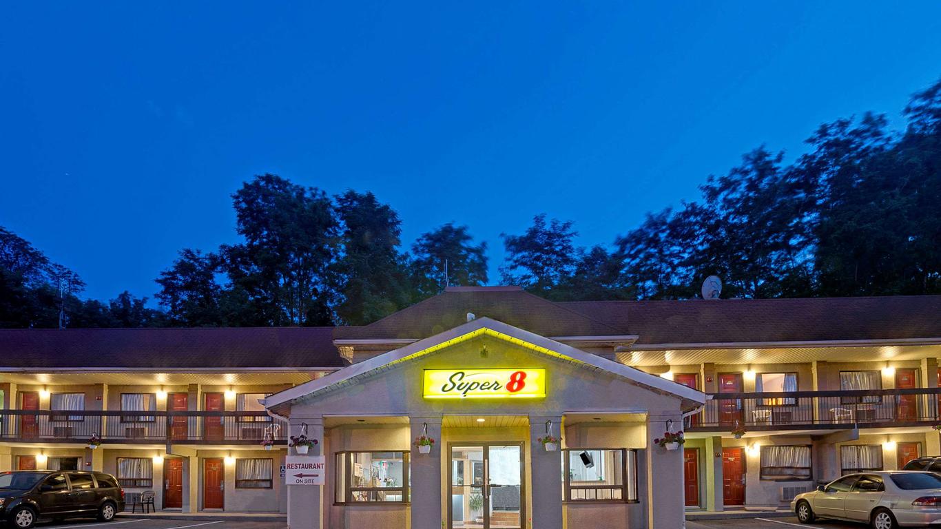 Super 8 by Wyndham Niagara Falls North
