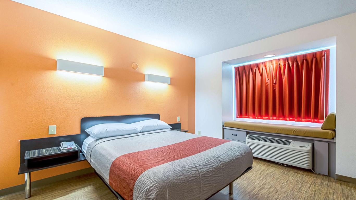 Motel 6 Indianapolis, IN