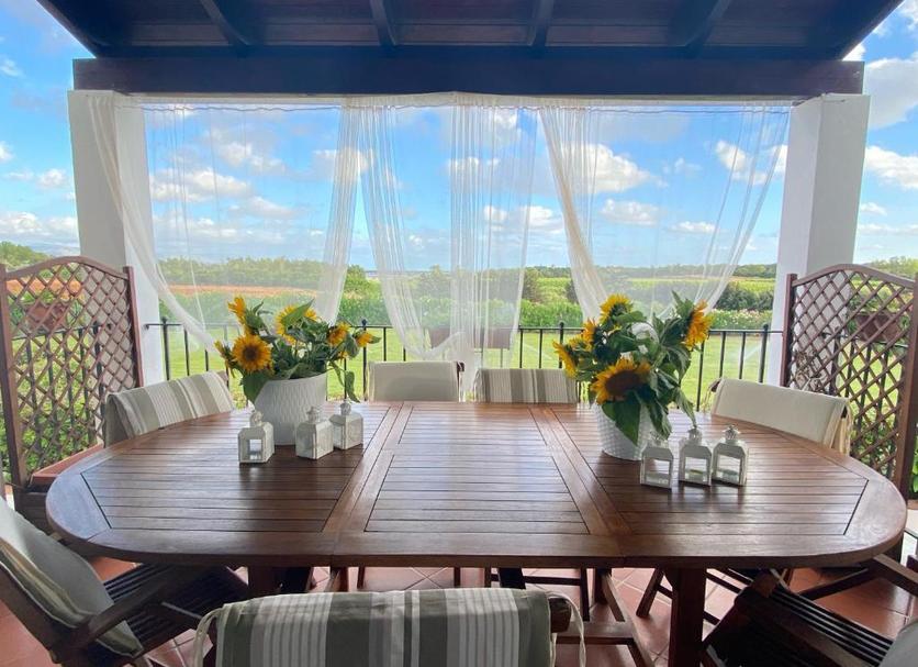 Dining room Photo