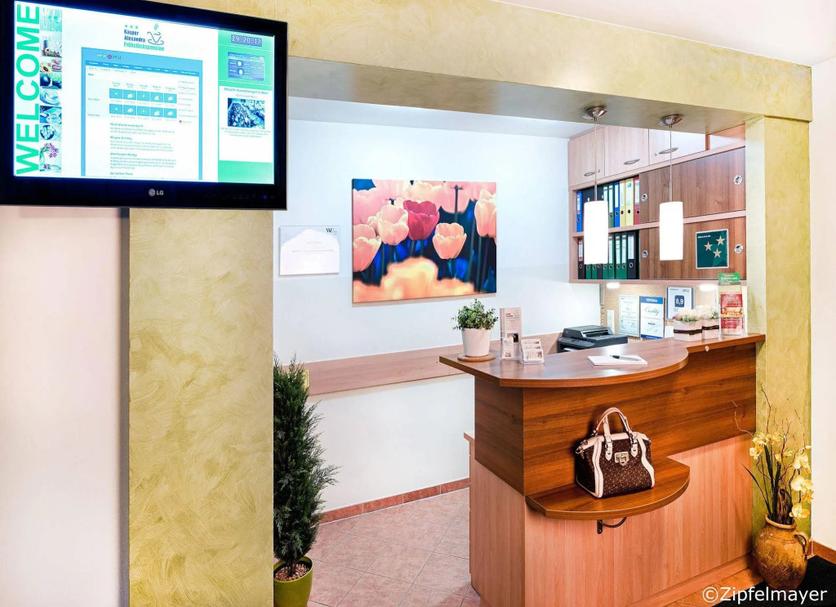 Front desk Photo