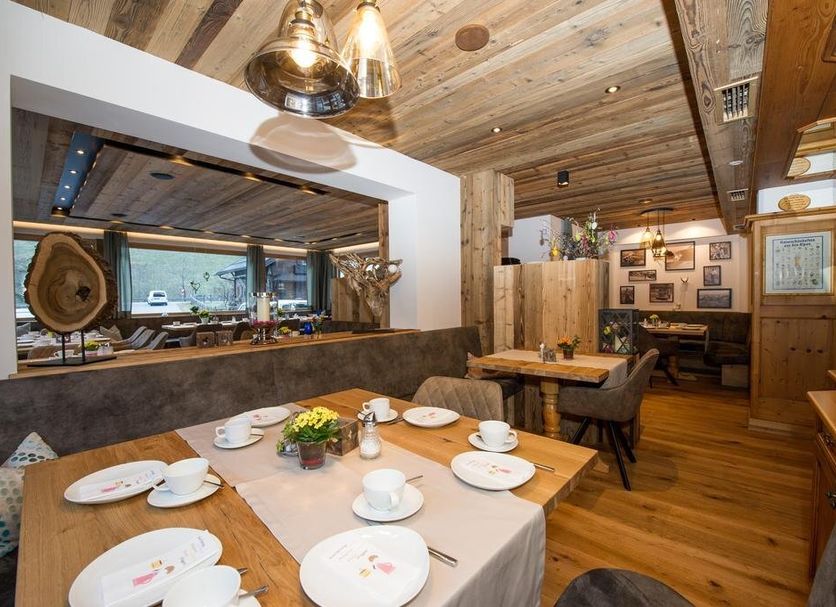 Dining room Photo