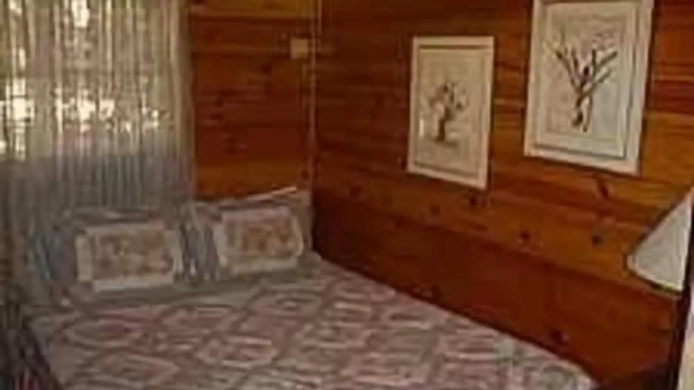 Golden Bear Cottages Resort