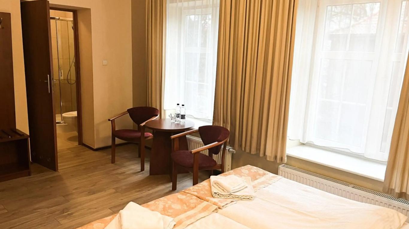 Hotel Logos