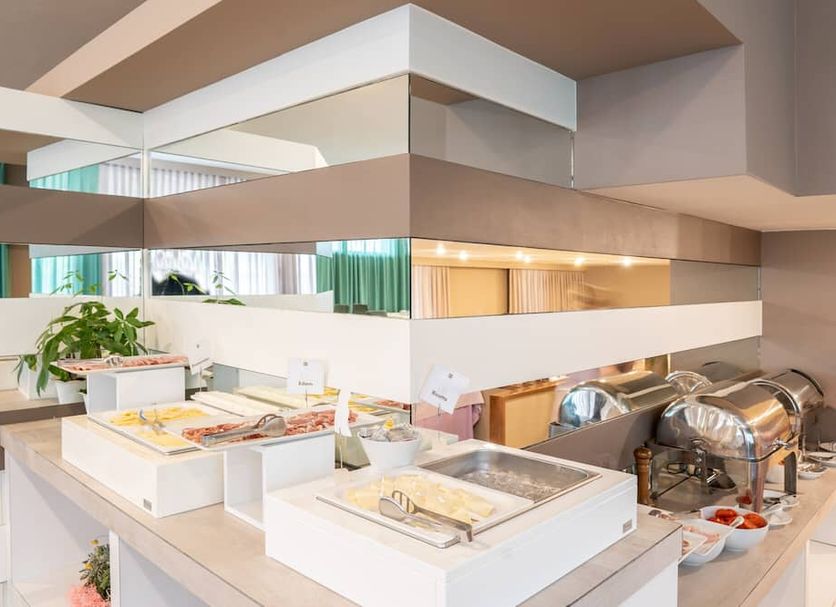 Buffet Photo