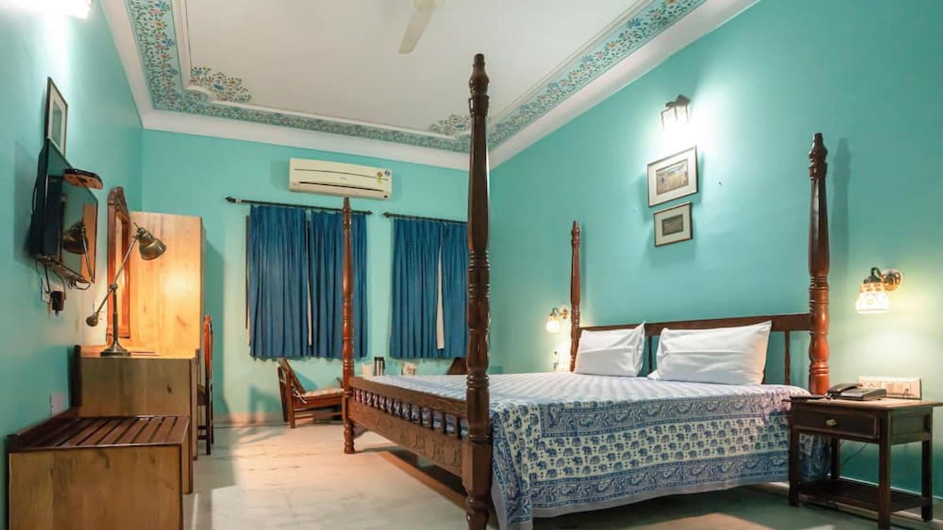 Anuraag Villa
