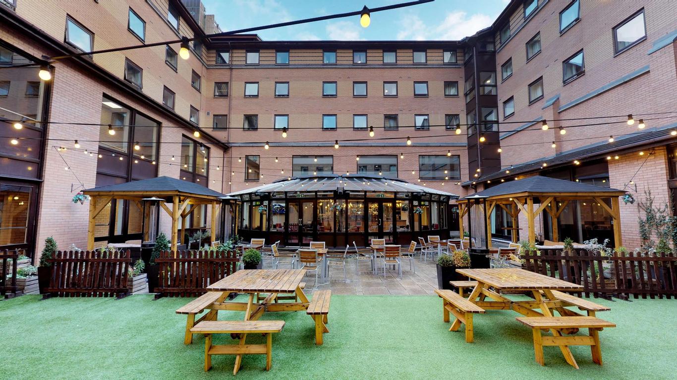 Pendulum Hotel
