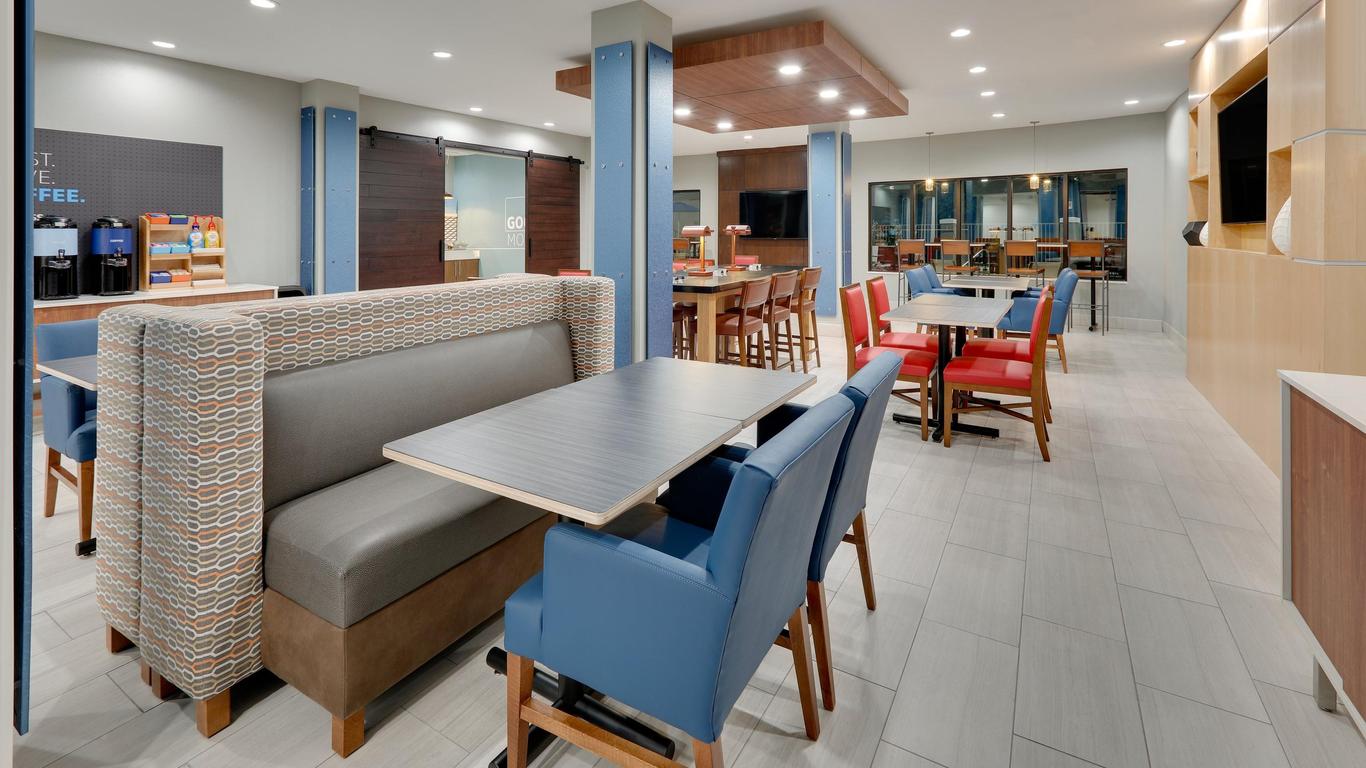 Holiday Inn Express Hotel & Suites Near Seaworld, An IHG Hotel