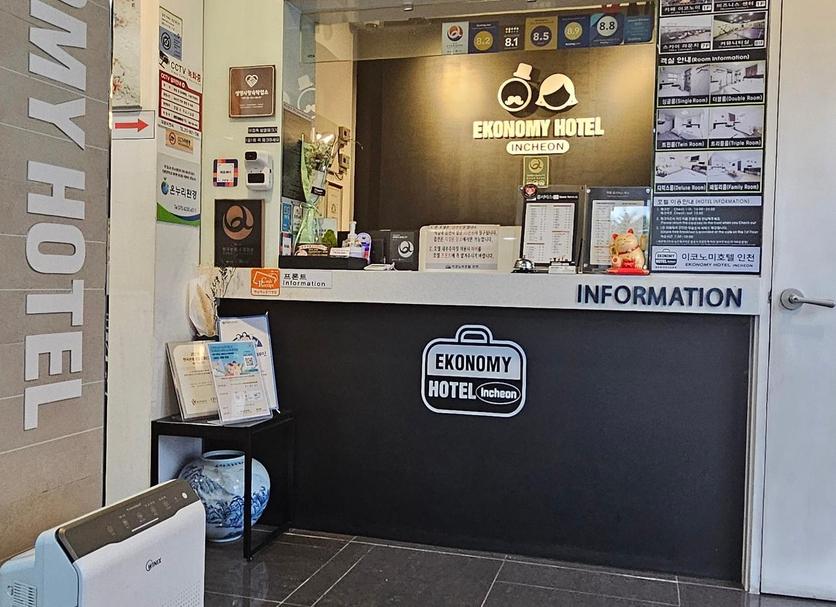 Front desk Photo