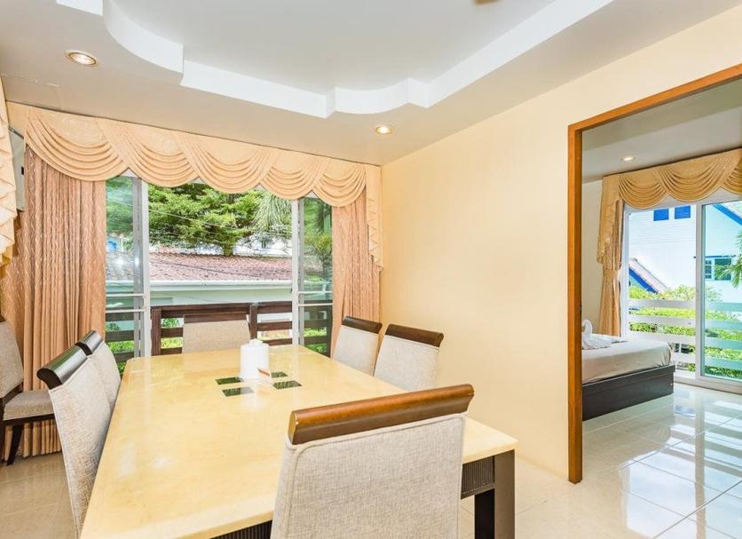 Dining room Photo