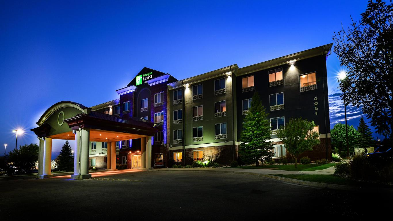 Holiday Inn Express Hotel & Suites Grand Forks, An IHG Hotel