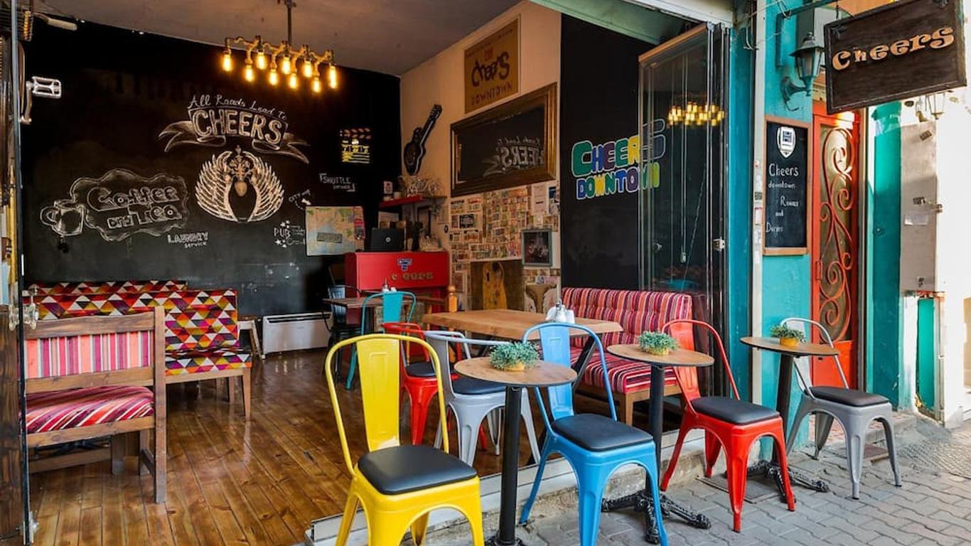 Cheers Midtown Hostel