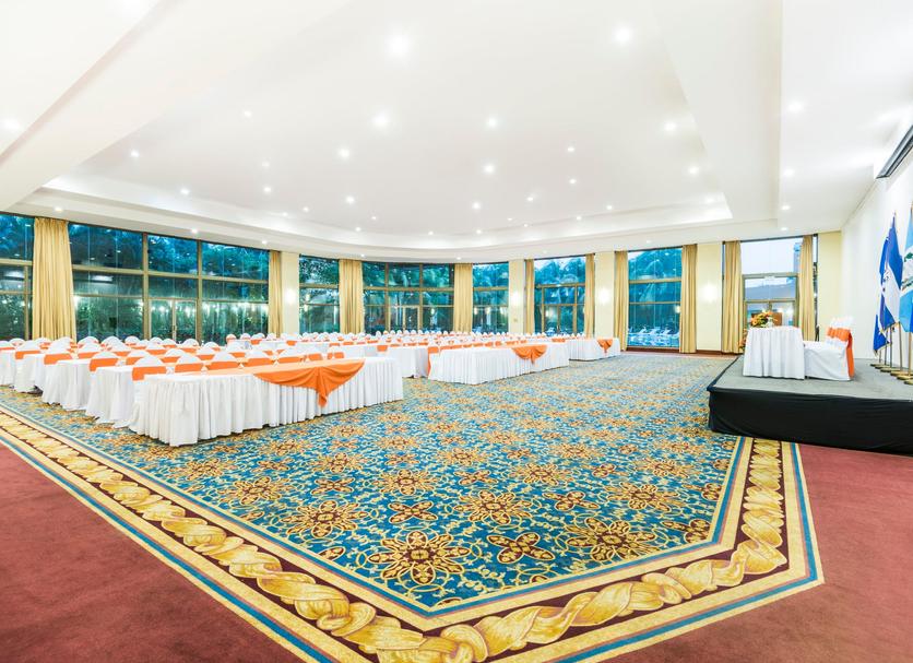 Banquet hall Photo