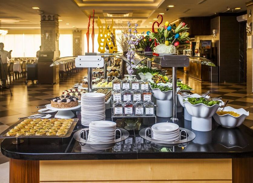 Buffet Photo