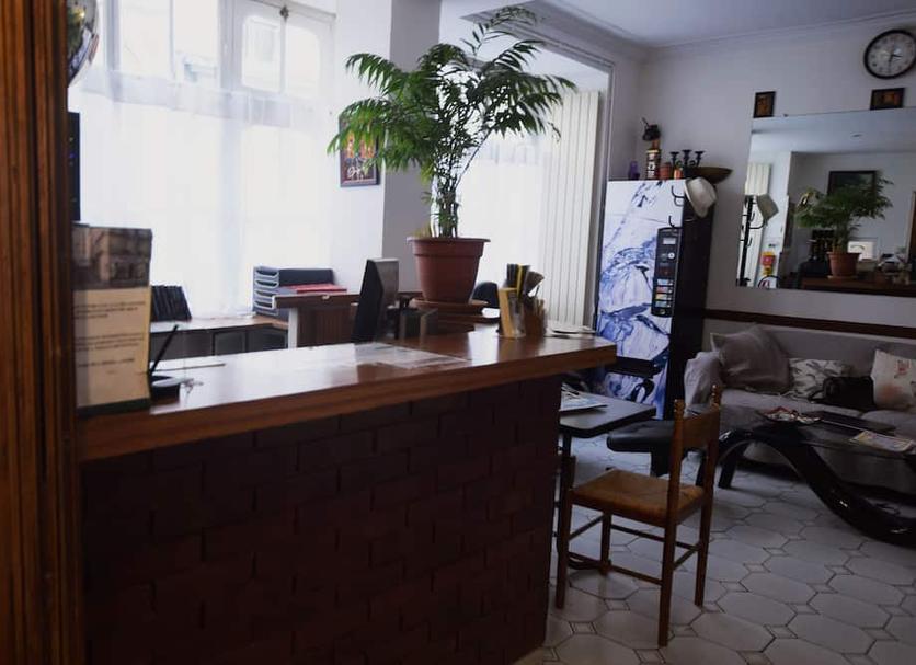 Front desk Photo