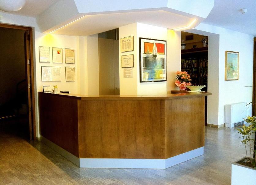 Front desk Photo