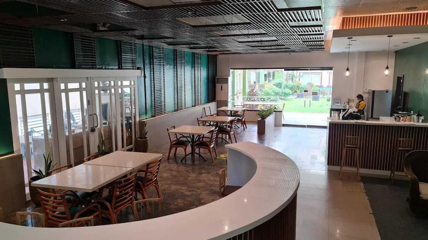 Holiday Spa Hotel