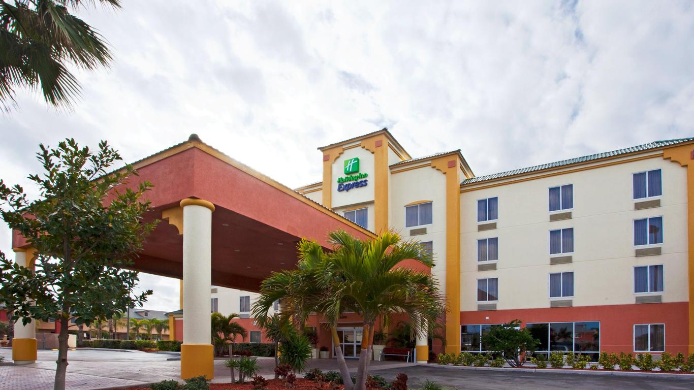 Holiday Inn Express Hotels & Suites Cocoa Beach, An IHG Hotel