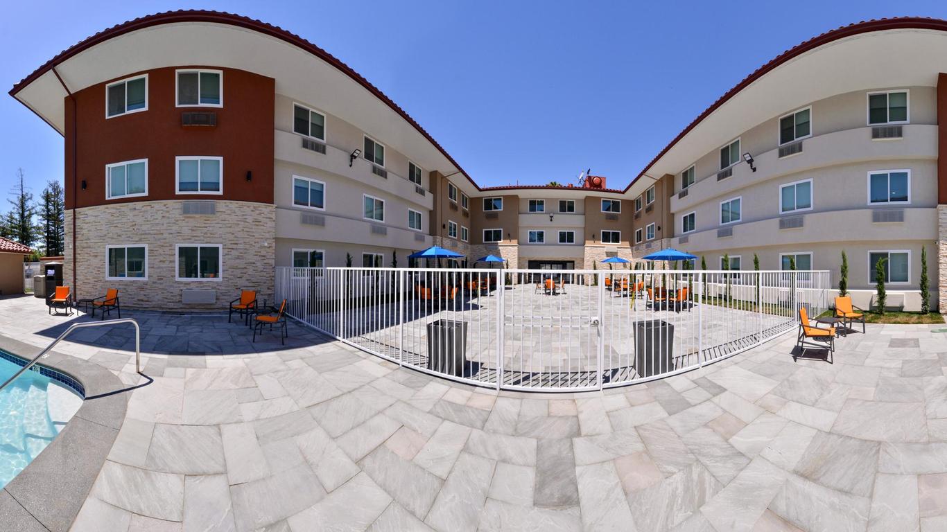 Holiday Inn Express Santa Rosa North By IHG