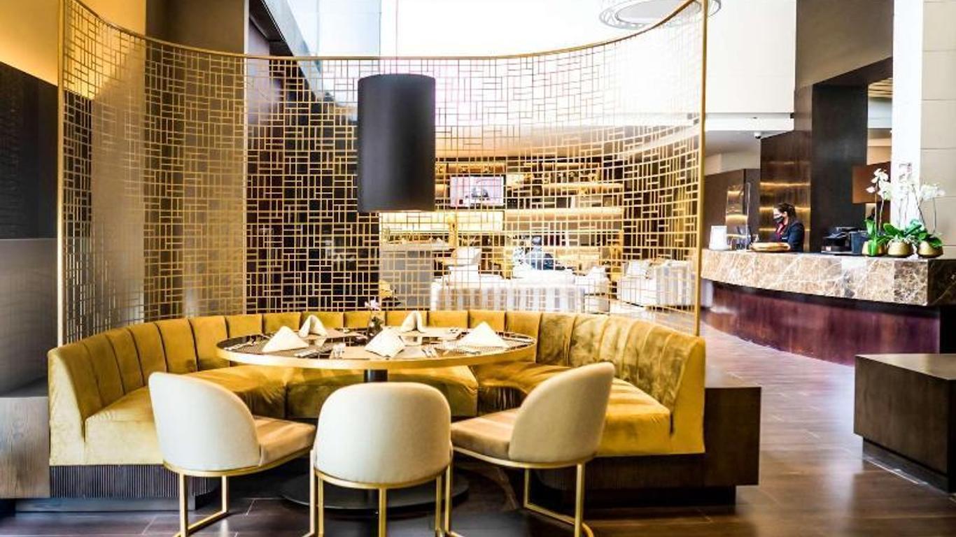 93 Luxury Suites & Residences