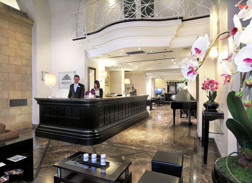 Front desk Photo