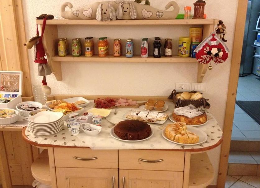 Buffet Photo