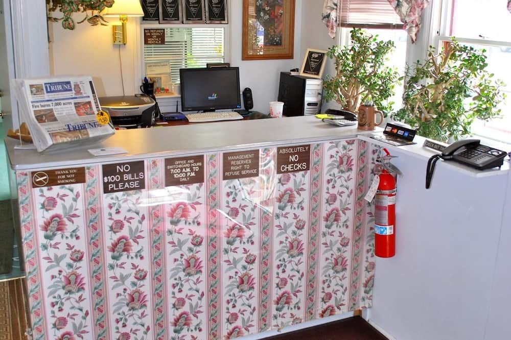 Front desk Photo