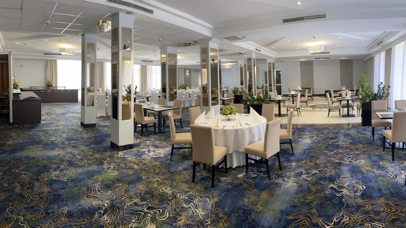 Hotel Ambasador Chojny