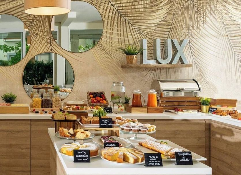 Buffet Photo